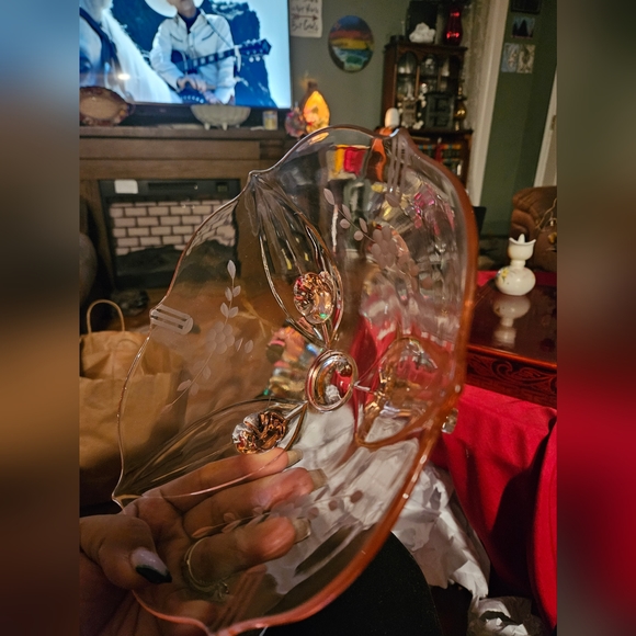 Vintage Pink Depression 3 Footed Pedestal etched Glass  - Candy dish - Picture 12 of 14